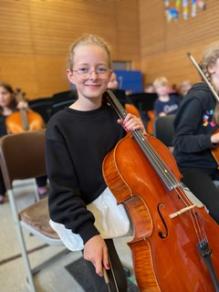 Die Kinder der GSGO führen die Konzertante „Tuishi pamoja“ vor