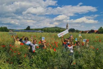 Kinder der Grundschule Gau-Odernheim machen sich für Demokratie stark