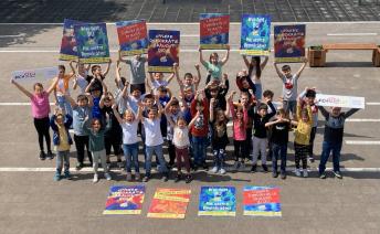 Kinder der Grundschule Gau-Odernheim machen sich für Demokratie stark